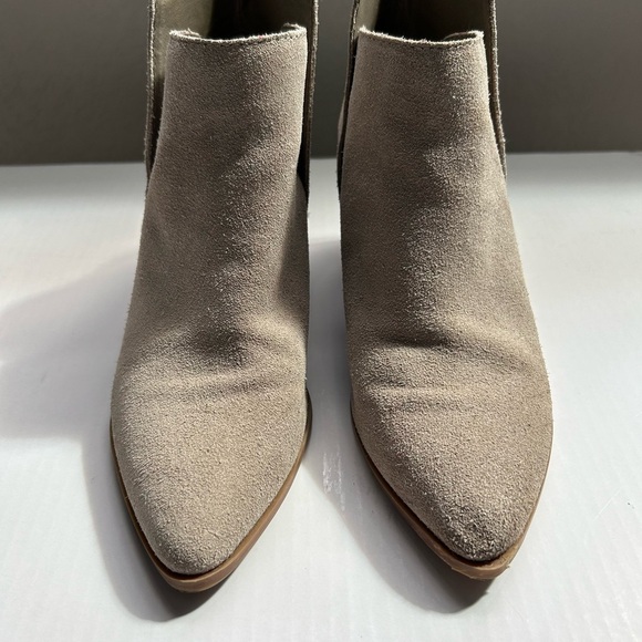 Dolce Vita Daine Bootie in Sage Size 8 Taupe Tan Grey Suede Ankle Boot Classic - Picture 11 of 12